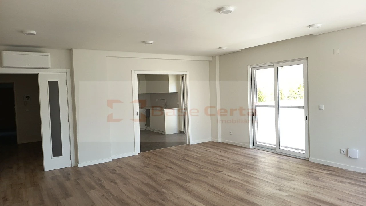 Apartamento T3 para Venda em Santa Clara Foto 3