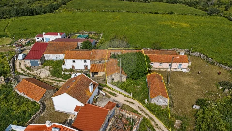 Moradia T4 para Venda em Igreja Nova e Cheleiros