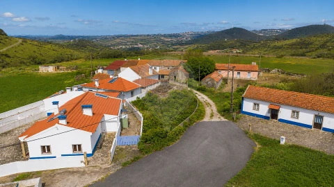 Moradia T4 para Venda em Igreja Nova e Cheleiros
