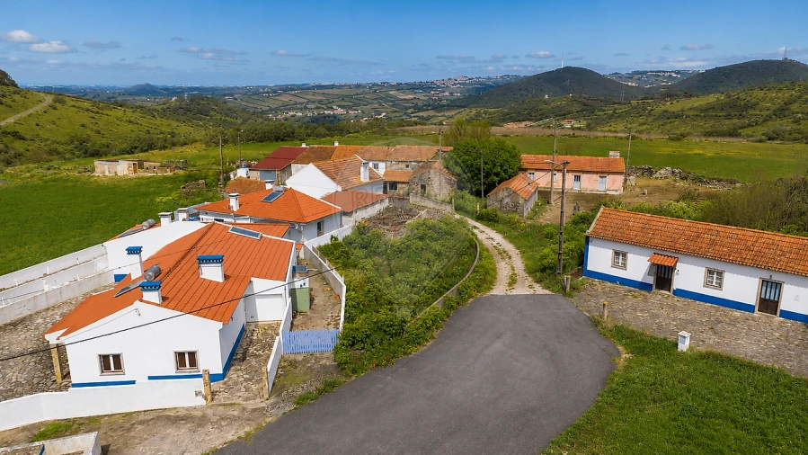 Moradia T4 para Venda em Almargem do Bispo, Pêro Pinheiro e Montelavar Foto 4