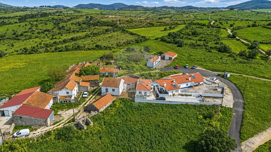 Moradia T4 para Venda em Almargem do Bispo, Pêro Pinheiro e Montelavar Foto 3
