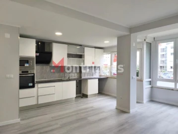Apartamento T2 para Venda em Oeiras e São Julião da Barra, Paço de Arcos e Caxias
