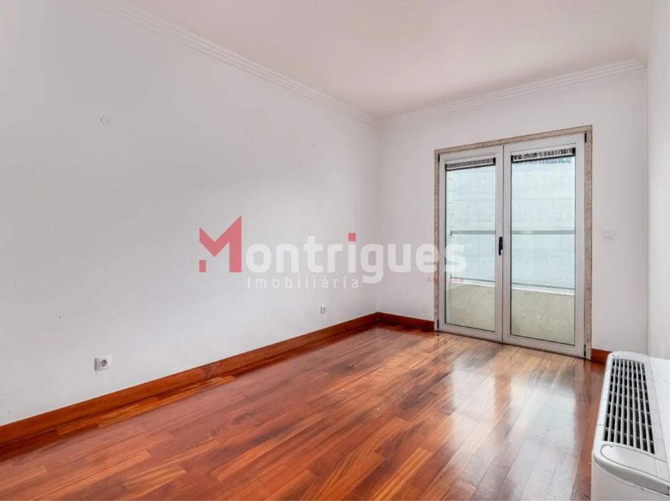 Apartamento T1 para Venda em Parque das Nações Foto 6