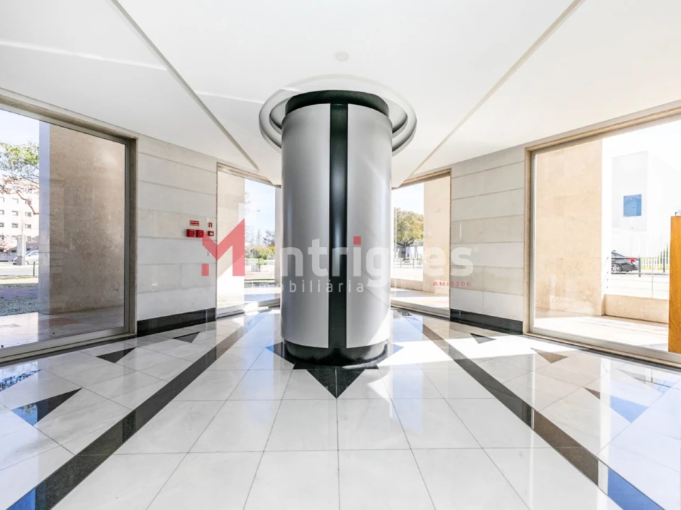 Apartamento T3 para Venda em Parque das Nações Foto 2