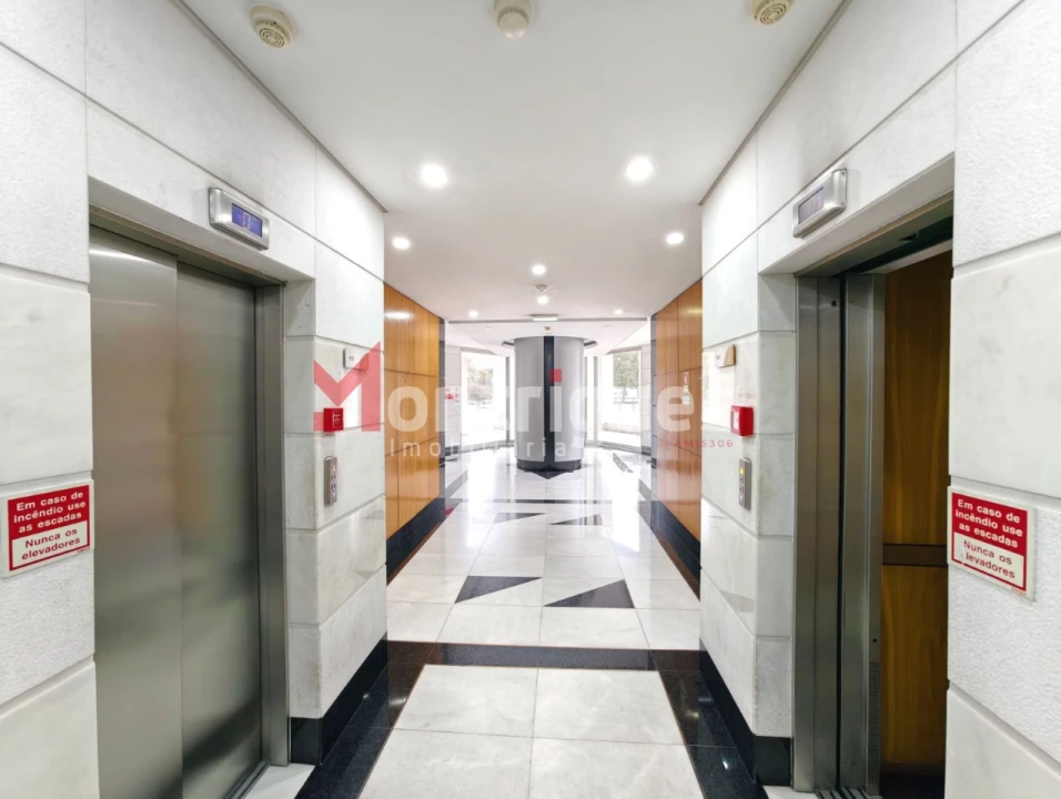 Apartamento T3 para Venda em Parque das Nações Foto 3