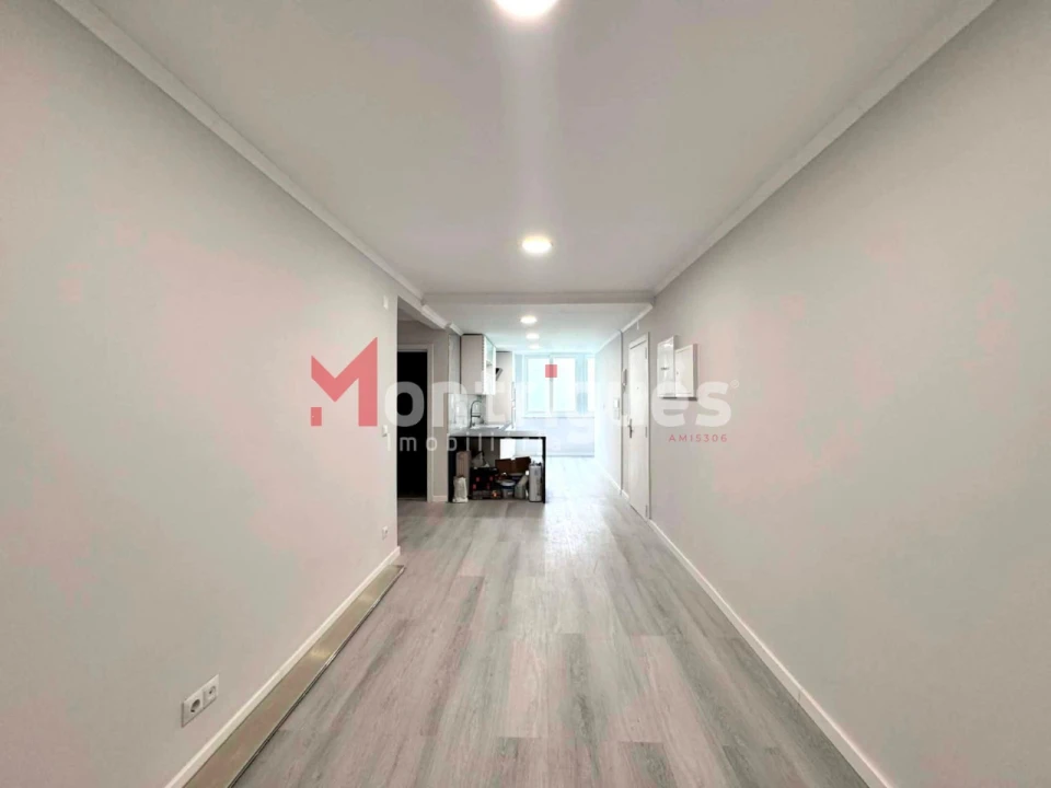 Apartamento T2 para Venda em Benfica Foto 3