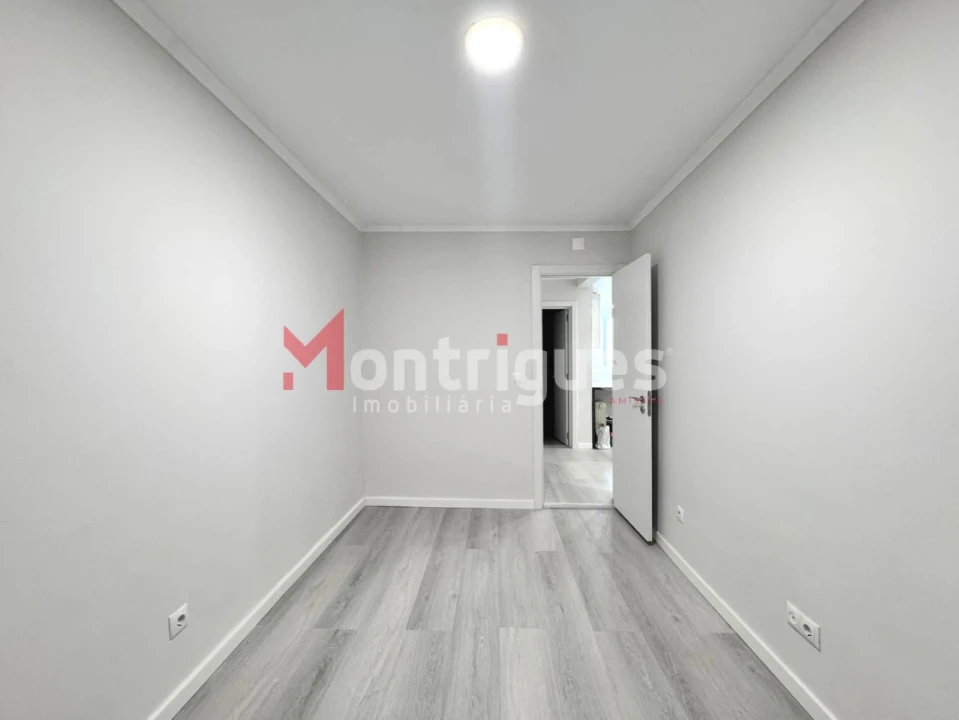 Apartamento T2 para Venda em Benfica Foto 7