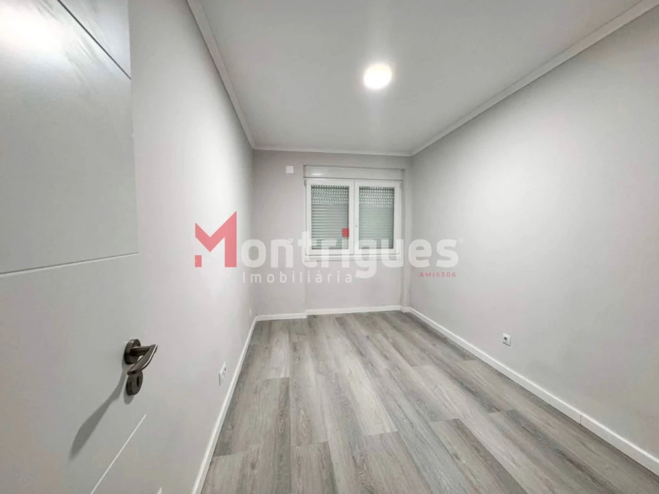 Apartamento T2 para Venda em Benfica Foto 8