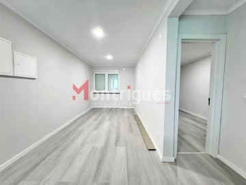 Apartamento T2 para Venda em Benfica