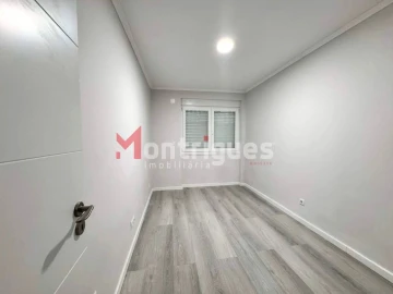 Apartamento T2 para Venda em Benfica