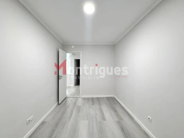 Apartamento T2 para Venda em Benfica