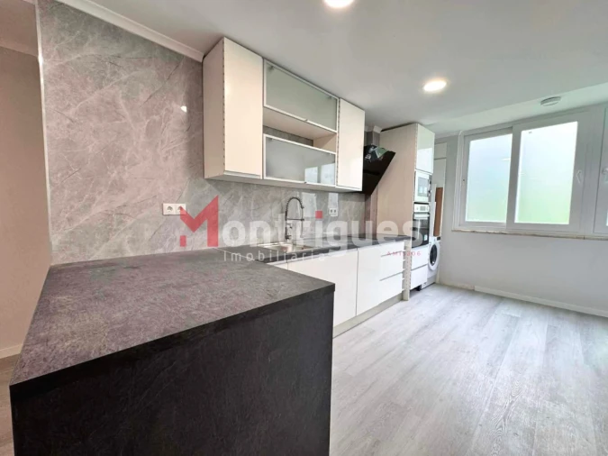 Apartamento T2 para Venda em Benfica Foto 4