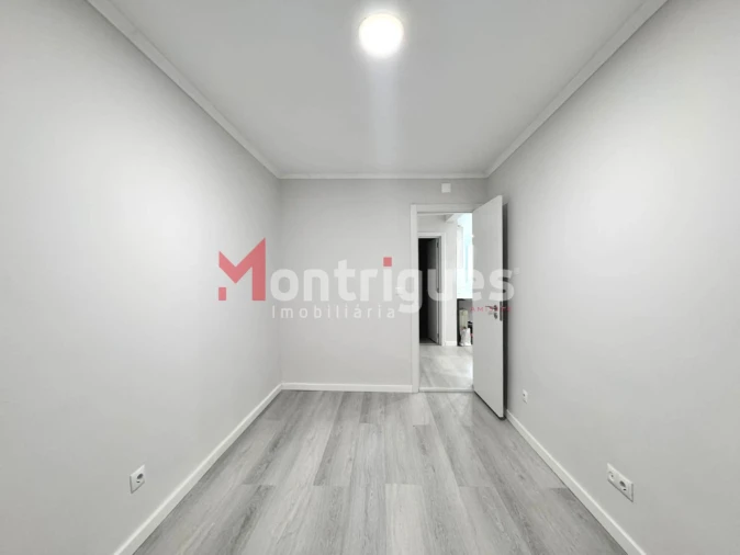 Apartamento T2 para Venda em Benfica Foto 7