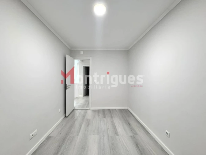 Apartamento T2 para Venda em Benfica Foto 9