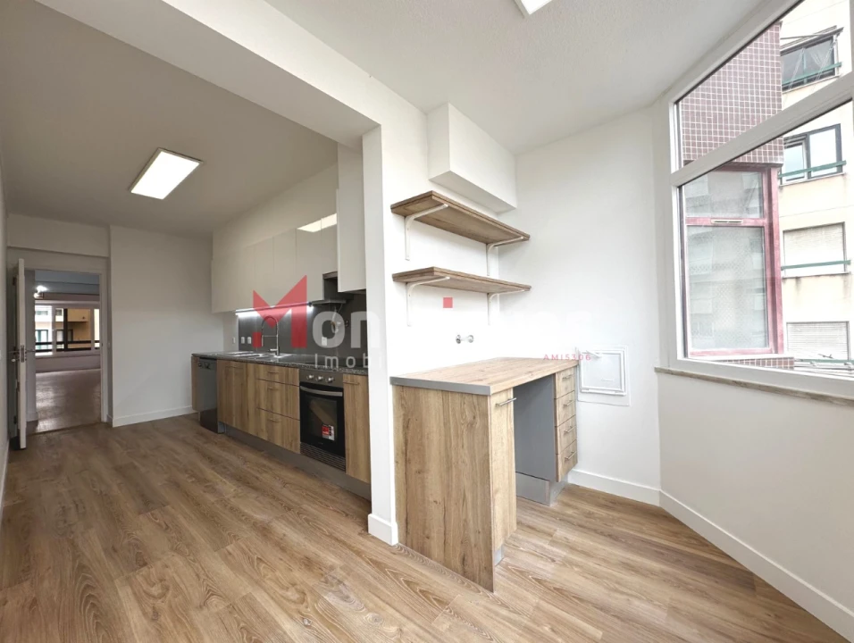 Apartamento T3 para Venda em São Domingos de Benfica Foto 4