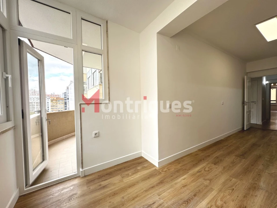 Apartamento T3 para Venda em São Domingos de Benfica Foto 7