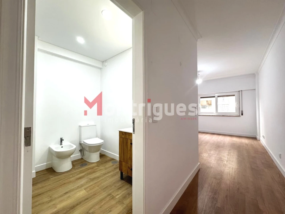 Apartamento T3 para Venda em São Domingos de Benfica Foto 17