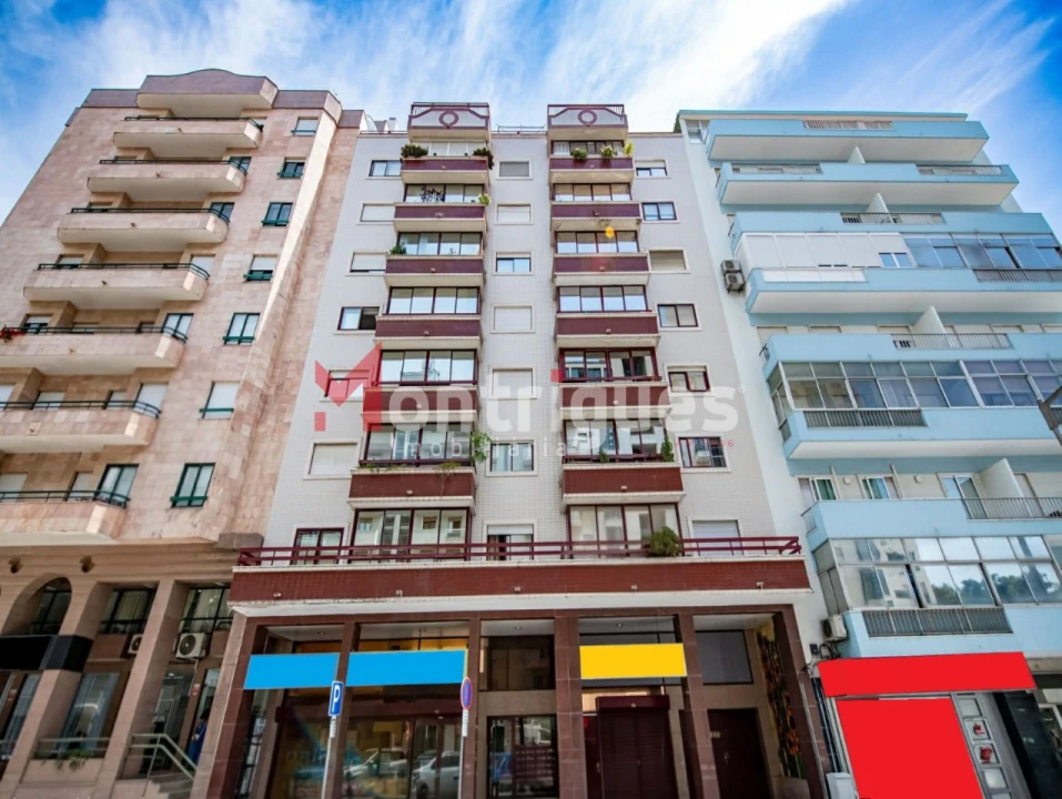 Apartamento T3 para Venda em São Domingos de Benfica Foto 1