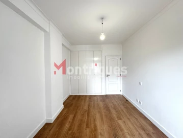 Apartamento T3 para Venda em São Domingos de Benfica