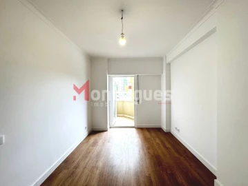 Apartamento T3 para Venda em São Domingos de Benfica