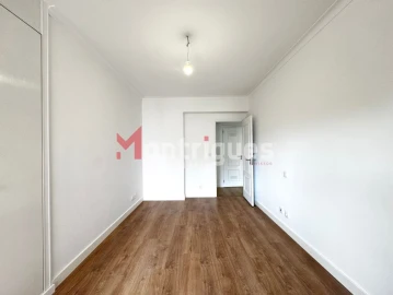 Apartamento T3 para Venda em São Domingos de Benfica