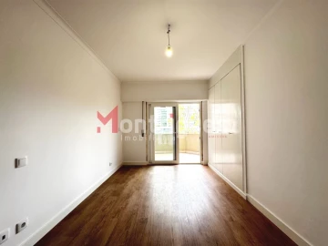 Apartamento T3 para Venda em São Domingos de Benfica
