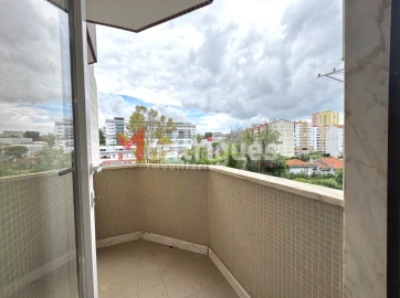 Apartamento T3 para Venda em São Domingos de Benfica