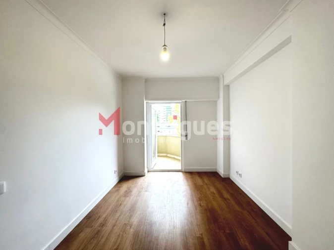 Apartamento T3 para Venda em São Domingos de Benfica Foto 12