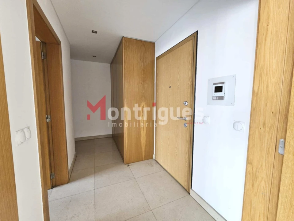 Apartamento T2 para Venda em Parque das Nações Foto 3