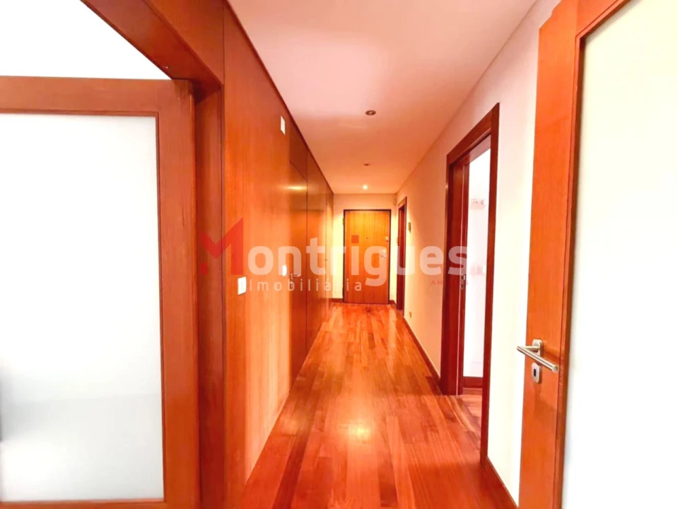 Apartamento T3 para Arrendamento em Parque das Nações Foto 4