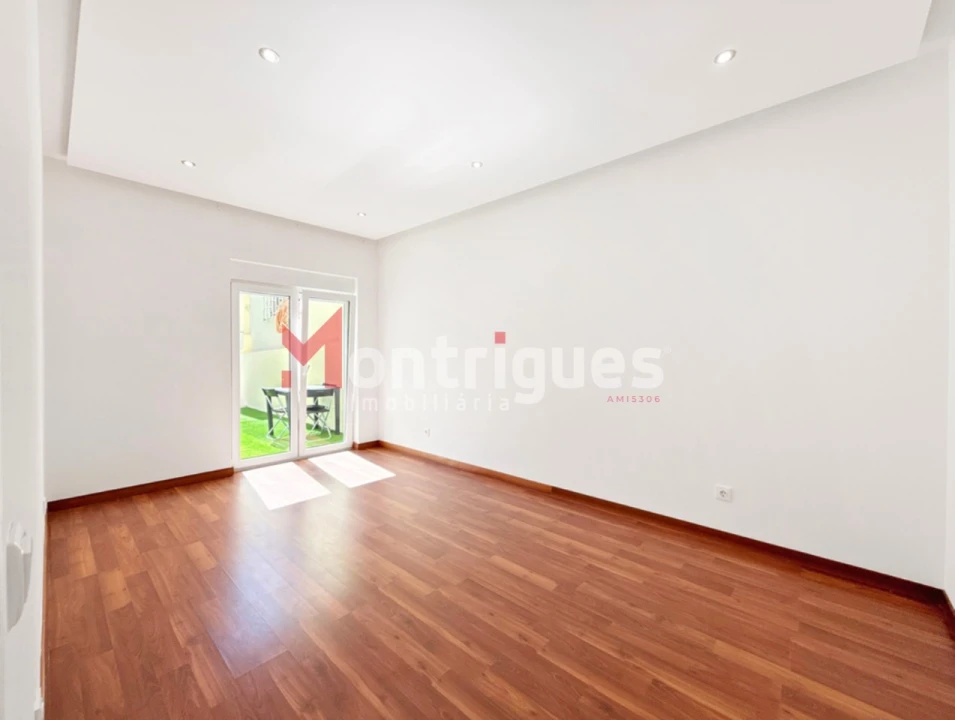 Apartamento T1 para Venda em Camarate, Unhos e Apelação Foto 6