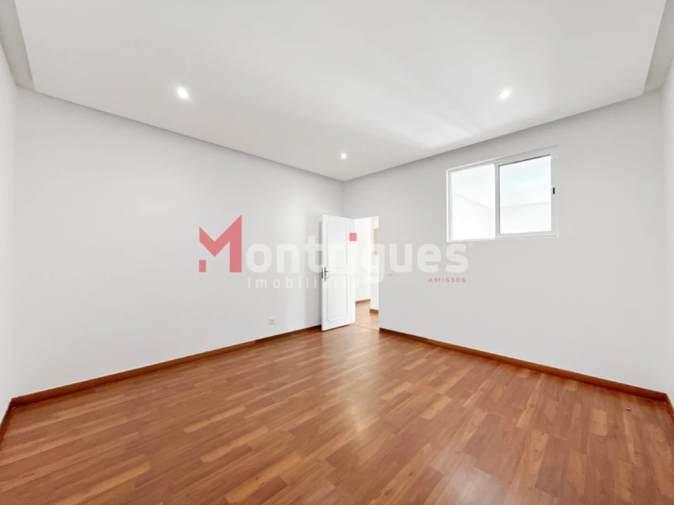 Apartamento T1 para Venda em Camarate, Unhos e Apelação Foto 15