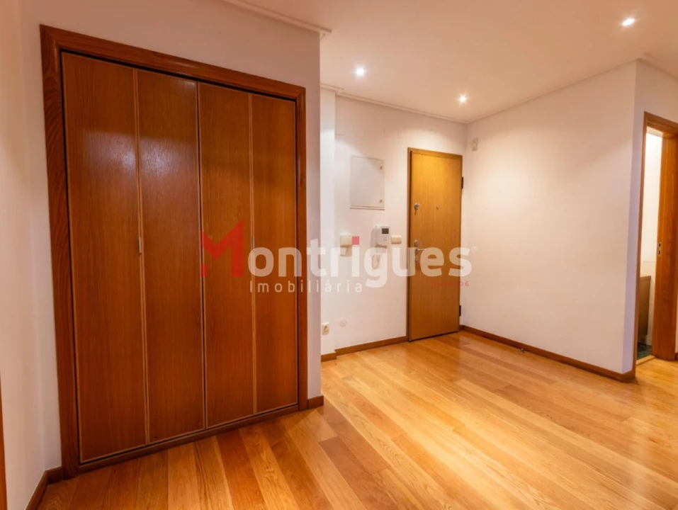 Apartamento T3 para Venda em Parque das Nações Foto 1