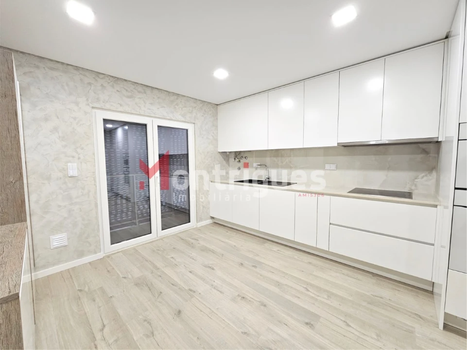 Apartamento T4 para Venda em Montijo e Afonsoeiro Foto 8