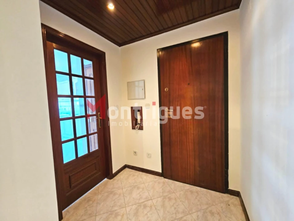 Apartamento T2 para Venda em Algueirão-Mem Martins Foto 2