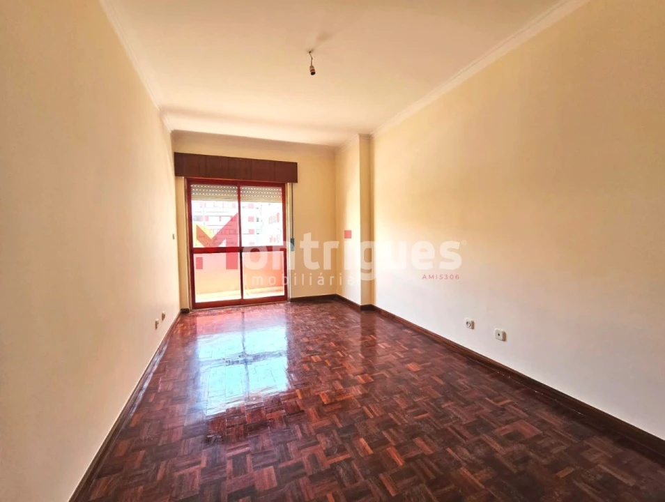 Apartamento T2 para Venda em Algueirão-Mem Martins Foto 14