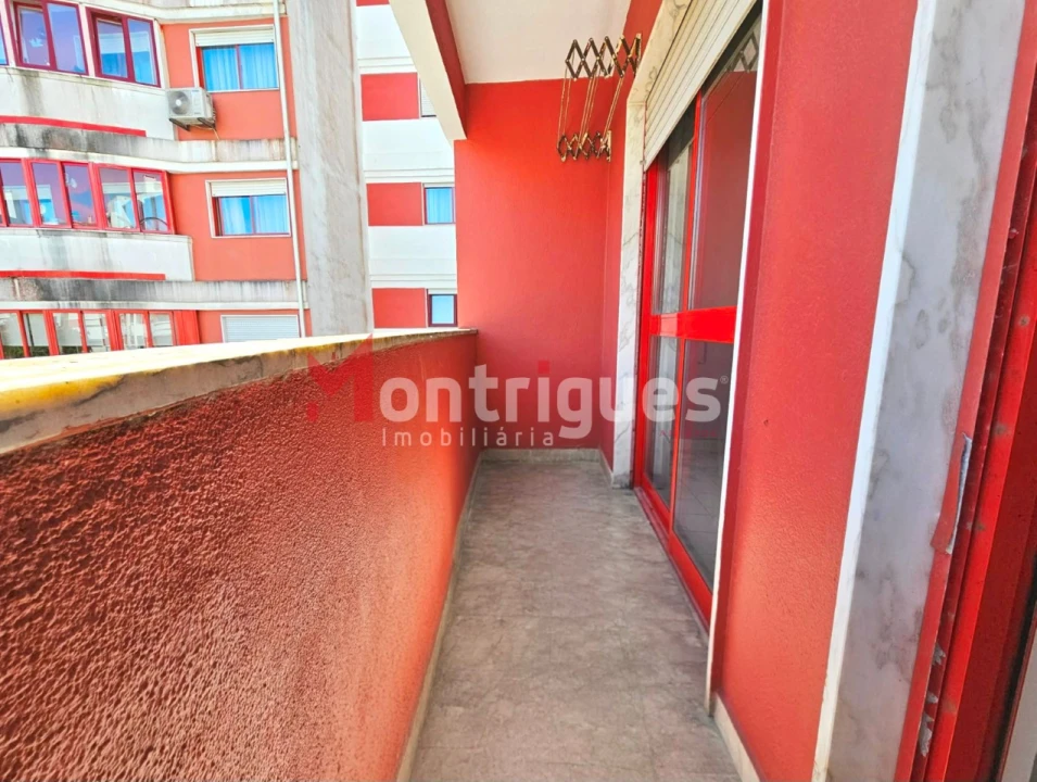 Apartamento T2 para Venda em Algueirão-Mem Martins Foto 16