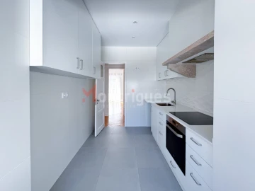 Apartamento T2 para Arrendamento em Moscavide e Portela