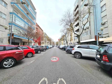 Apartamento T4 para Arrendamento em Avenidas Novas
