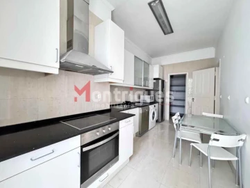 Apartamento T4 para Arrendamento em Avenidas Novas