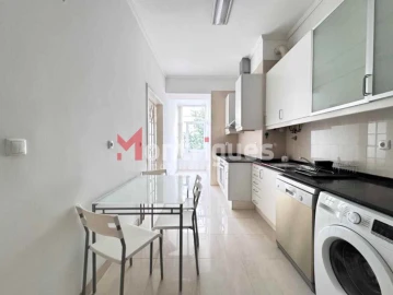 Apartamento T4 para Arrendamento em Avenidas Novas