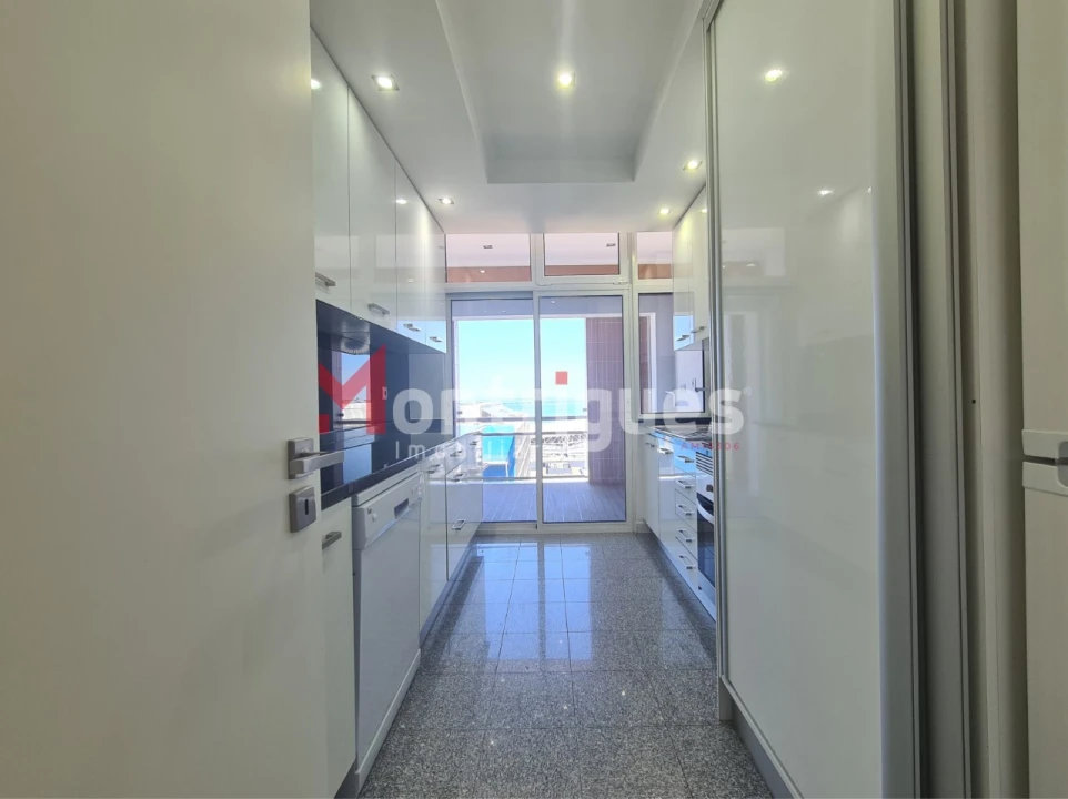 Apartamento T4 para Arrendamento em Parque das Nações Foto 6