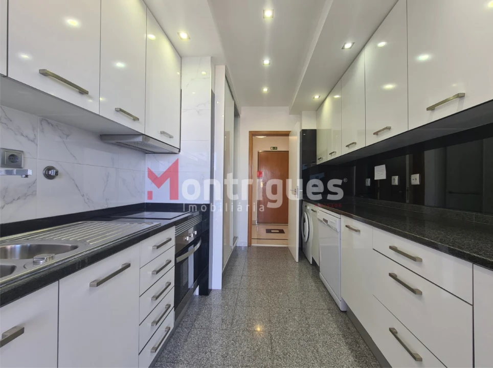 Apartamento T4 para Arrendamento em Parque das Nações Foto 8