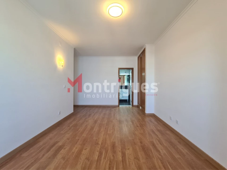 Apartamento T4 para Arrendamento em Parque das Nações Foto 24