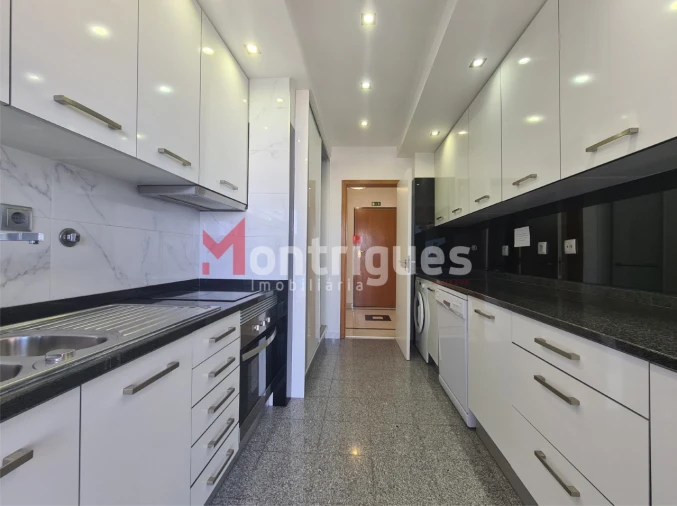 Apartamento T4 para Arrendamento em Parque das Nações Foto 8