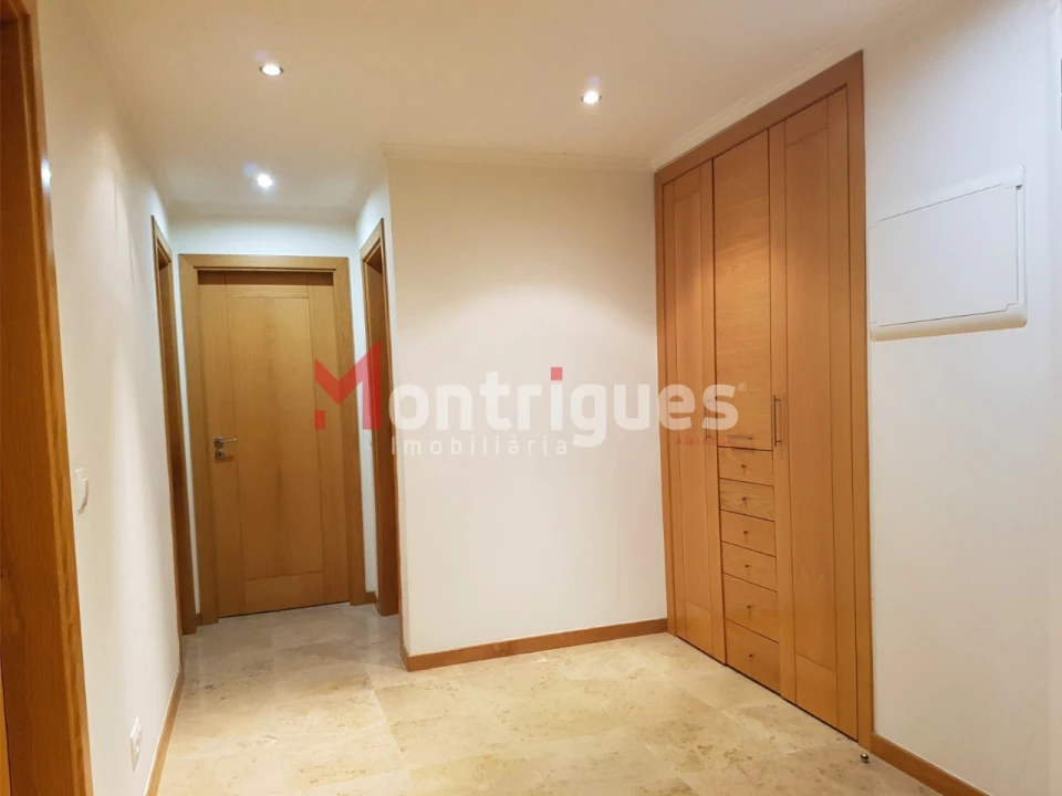 Apartamento T2 para Arrendamento em Parque das Nações Foto 8