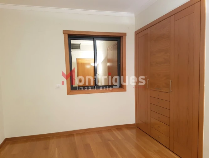 Apartamento T2 para Arrendamento em Parque das Nações Foto 9