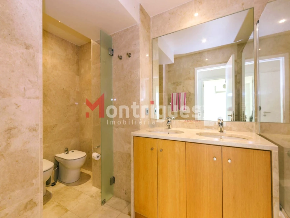 Apartamento T3 para Venda em Parque das Nações Foto 25