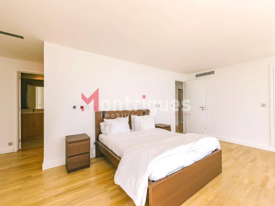 Apartamento T3 para Venda em Parque das Nações Foto 28