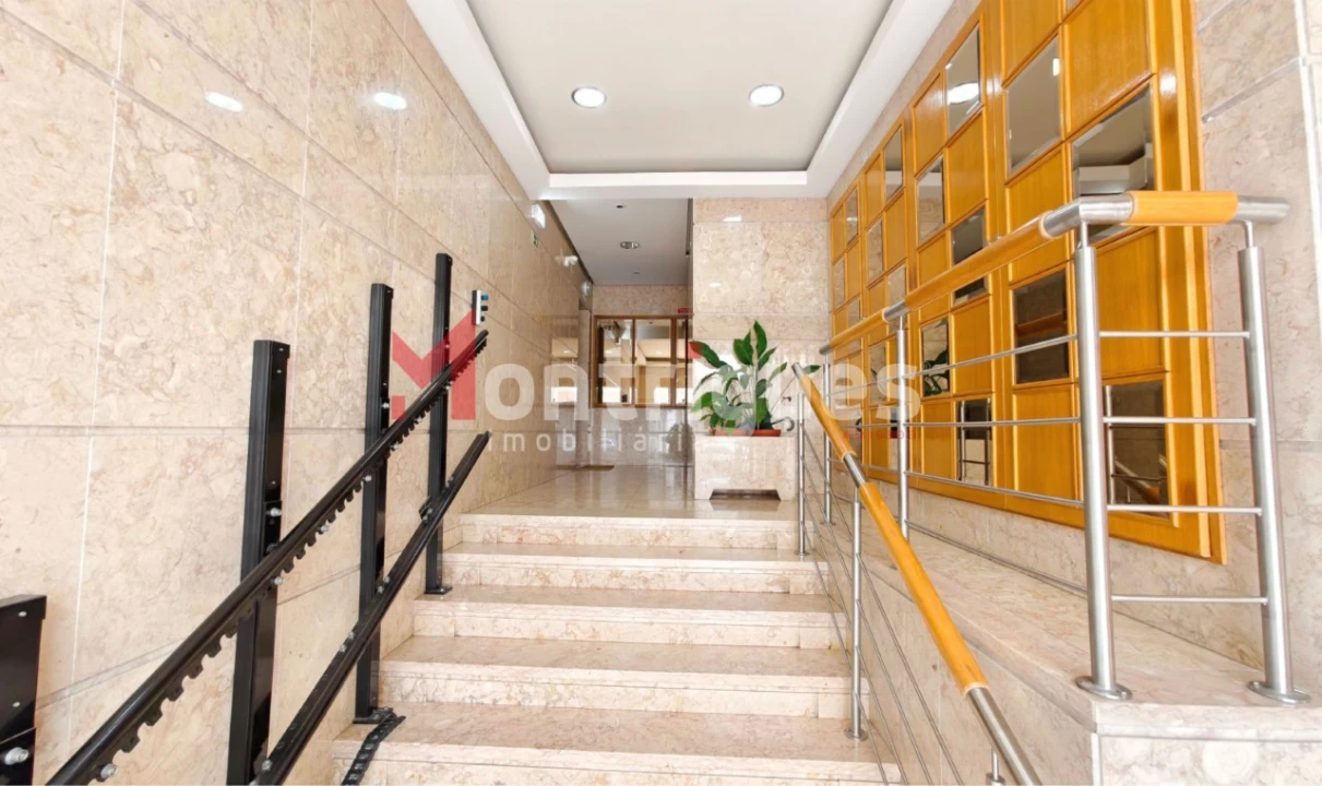 Apartamento T4 para Venda em Parque das Nações Foto 3